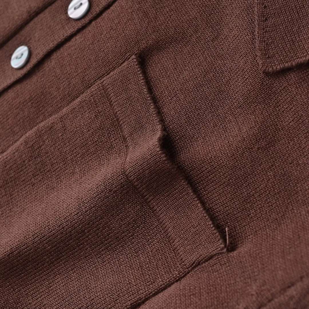Brun stickad tröja med polokrage ficka och lång ärm