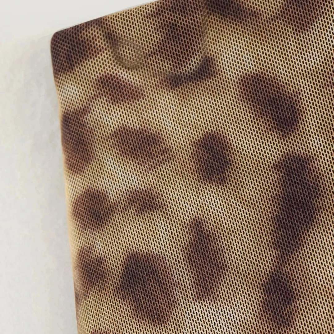 Leopardmönstrad tyllkjol i midilängd med hög midja