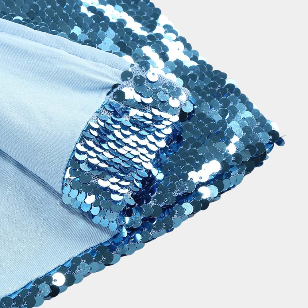 Blå paljettklänning i bodycon-modell med ärmlös design