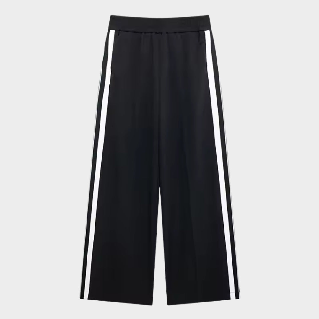 Tvådelad svart chique tracksuit i tjockt stretchmaterial med kontrastbyxor