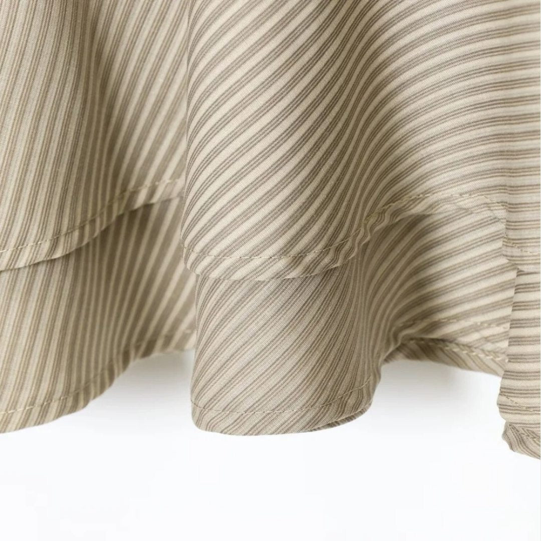 Randig halterneck-miniklänning med bar rygg och silverfärgad kedjedetalj