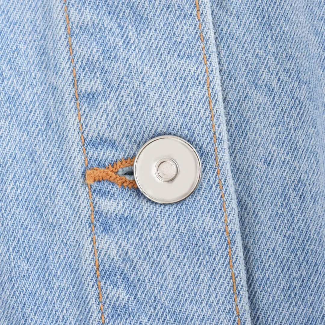 Kortärmad jeansjumpsuit med skjortkrage och hög midja