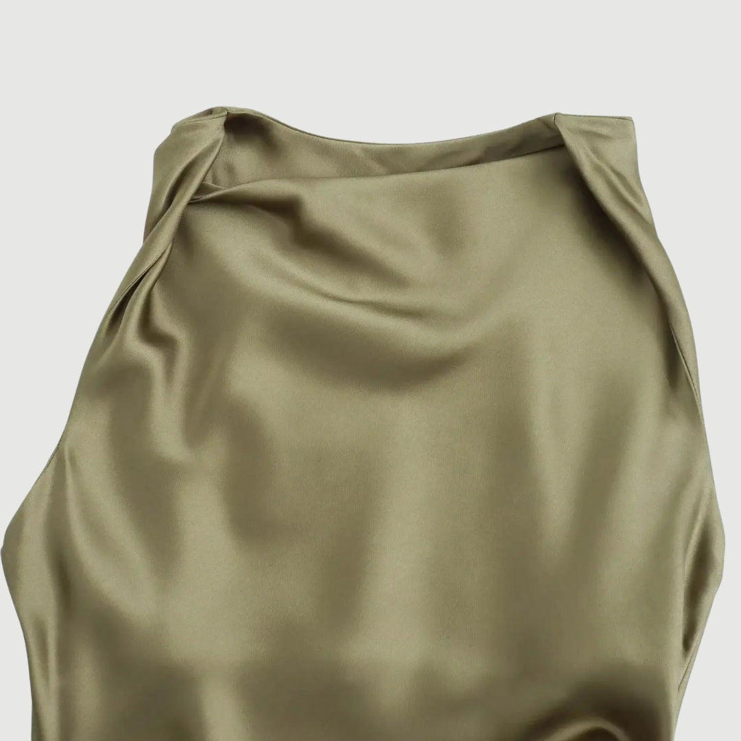 Satinklänning i halterneck med A-linjeform och midilängd