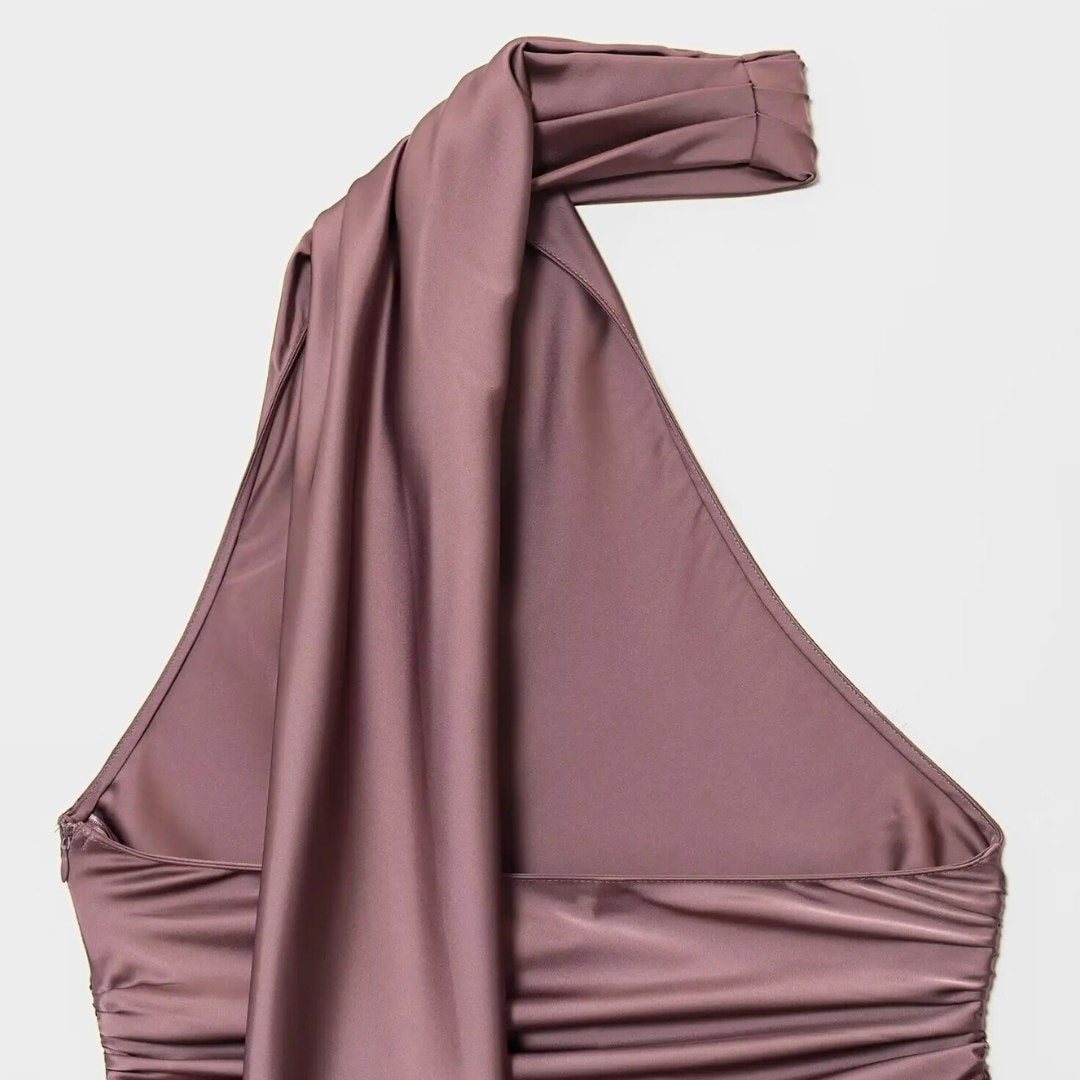 Tvådelat set med asymmetrisk topp och vida byxor – enfärgat eller prickigt