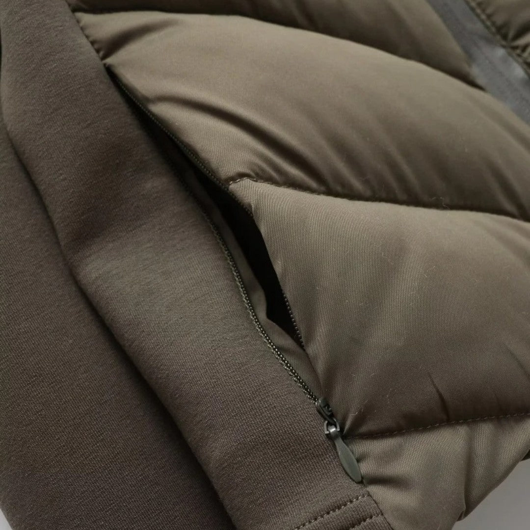 Huva sportjacka i smal passform med quiltat framstycke och mjuka stretchärmar