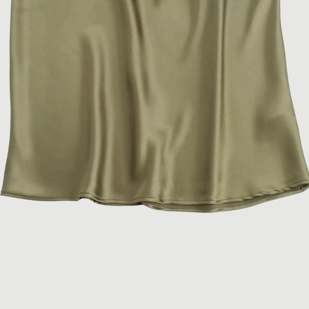 Satinklänning i halterneck med A-linjeform och midilängd