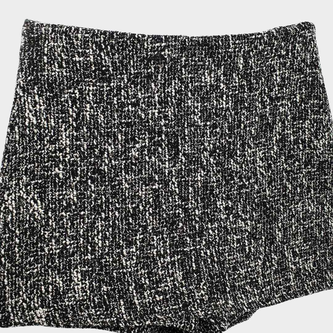 Grått tweedinspirerat set med kavaj och shorts