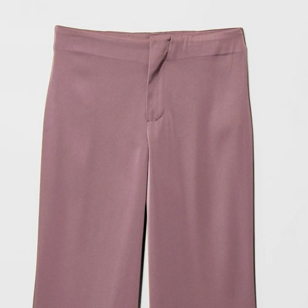 Tvådelat set med asymmetrisk topp och vida byxor – enfärgat eller prickigt