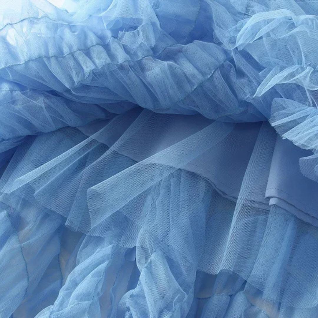 Kjol i mesh med volanger empiremidja A-linje silhuett och lagerstruktur