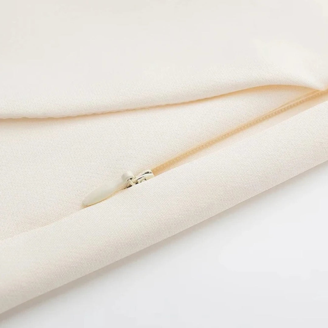 Asymmetrisk miniskort med omlott design och hög midja