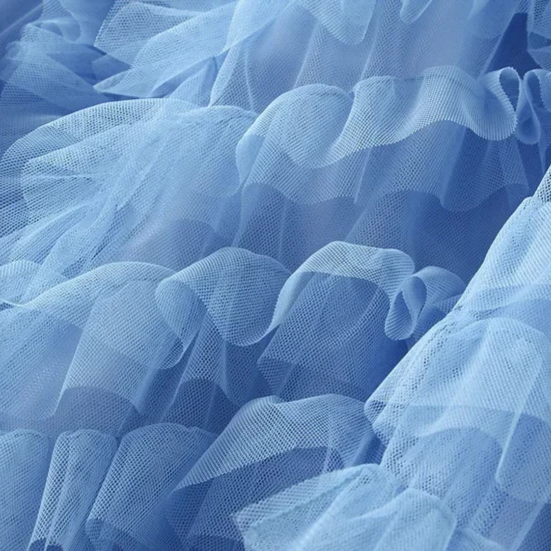 Kjol i mesh med volanger empiremidja A-linje silhuett och lagerstruktur