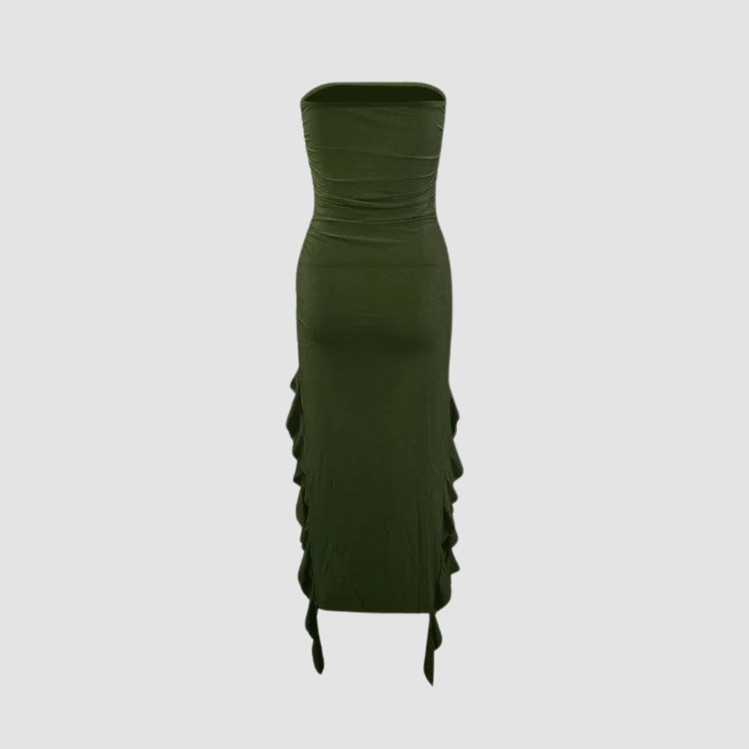Axelbandslös bodycon midiklänning med volanger och asymmetrisk fåll