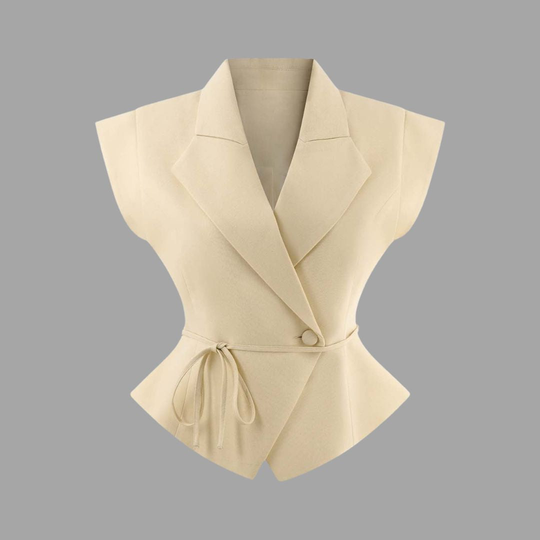 Beige ärmlös kavaj med markerad midja klassiskt slag och knytdetalj framtill i stilren linnemix