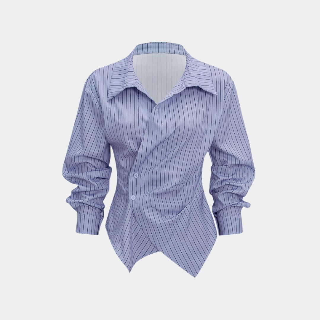 Blå randig figursydd skjorta i vävt tyg med smala lodräta ränder och diskreta knappar framtill.