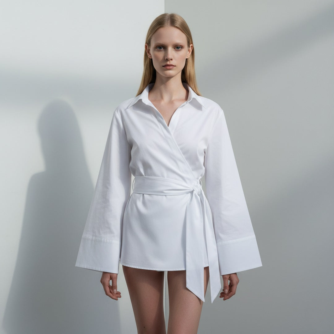 Omslagsblus med V-ringning och vida ärmar