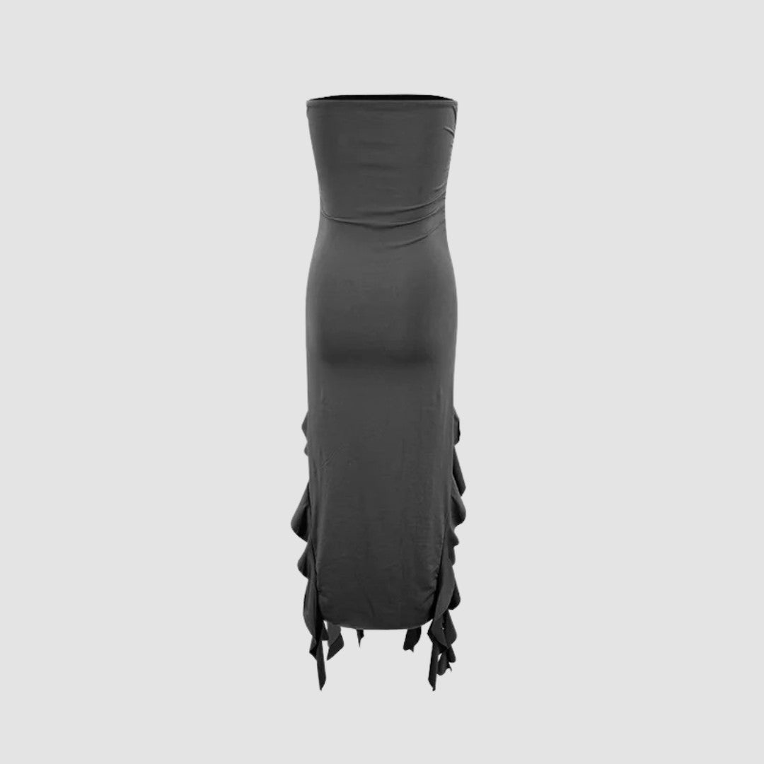 Axelbandslös bodycon midiklänning med volanger och asymmetrisk fåll