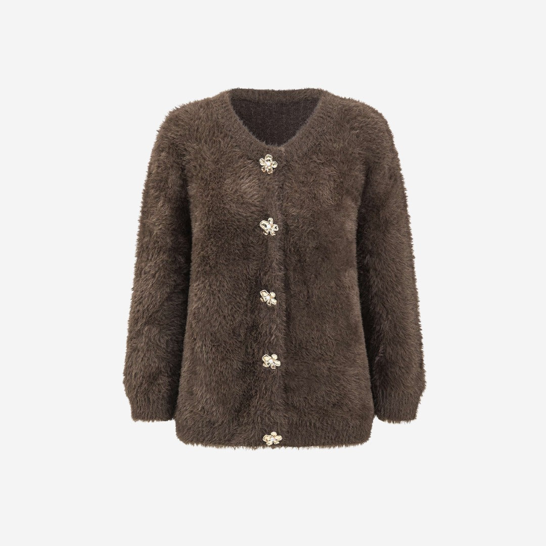 Brun fluffig stickad kofta med dekorativa blomknappar