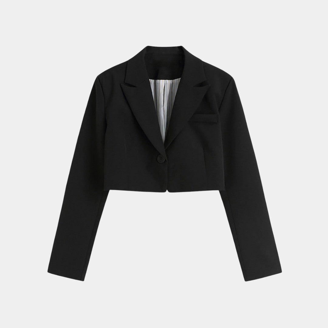 Kort svart kavaj med slagkrage enkel knäppning och fodrad insida