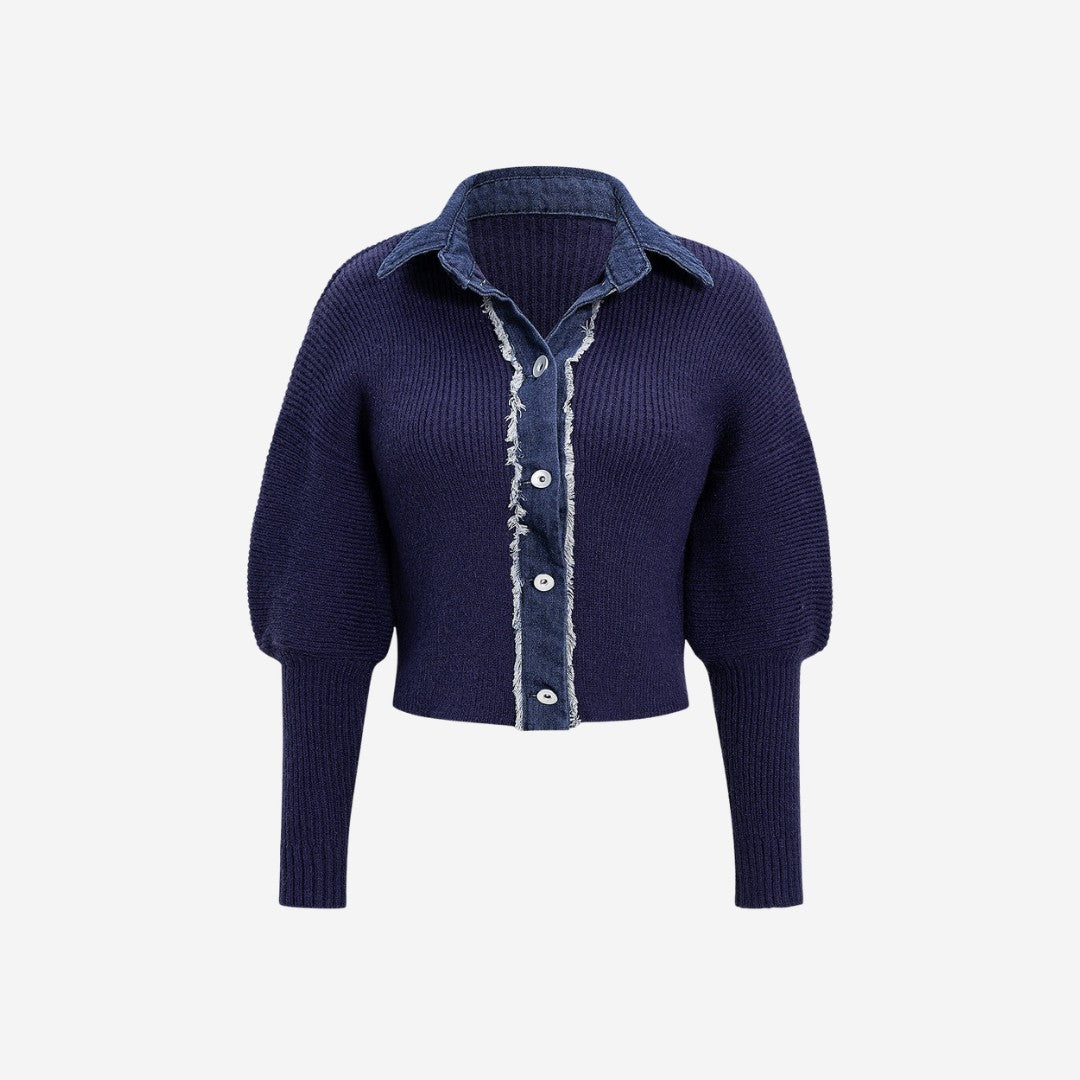 Marinblå stickad cardigan med denimkrage och fransade kanter