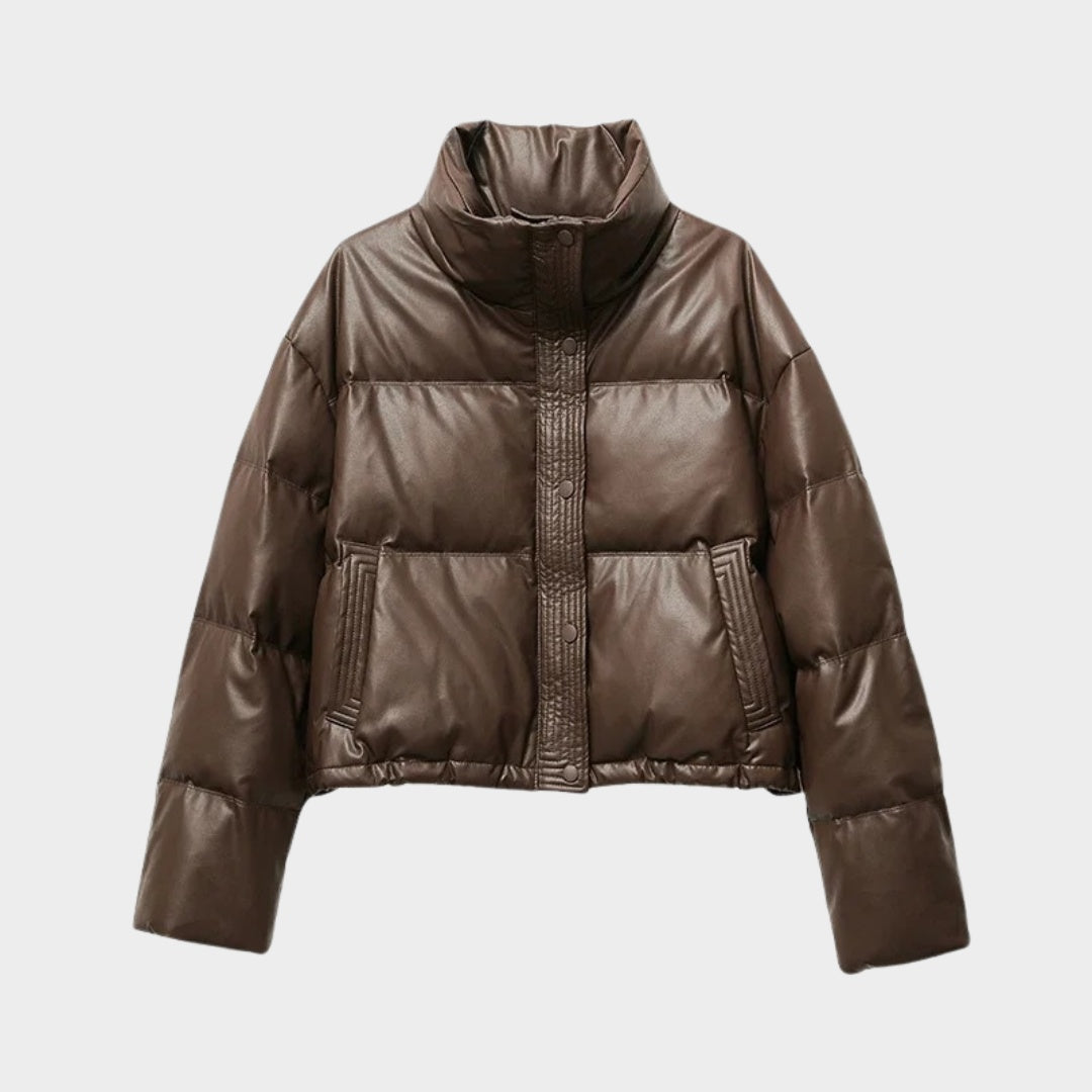 Kort vadderad pufferjacka med hög krage och fickor