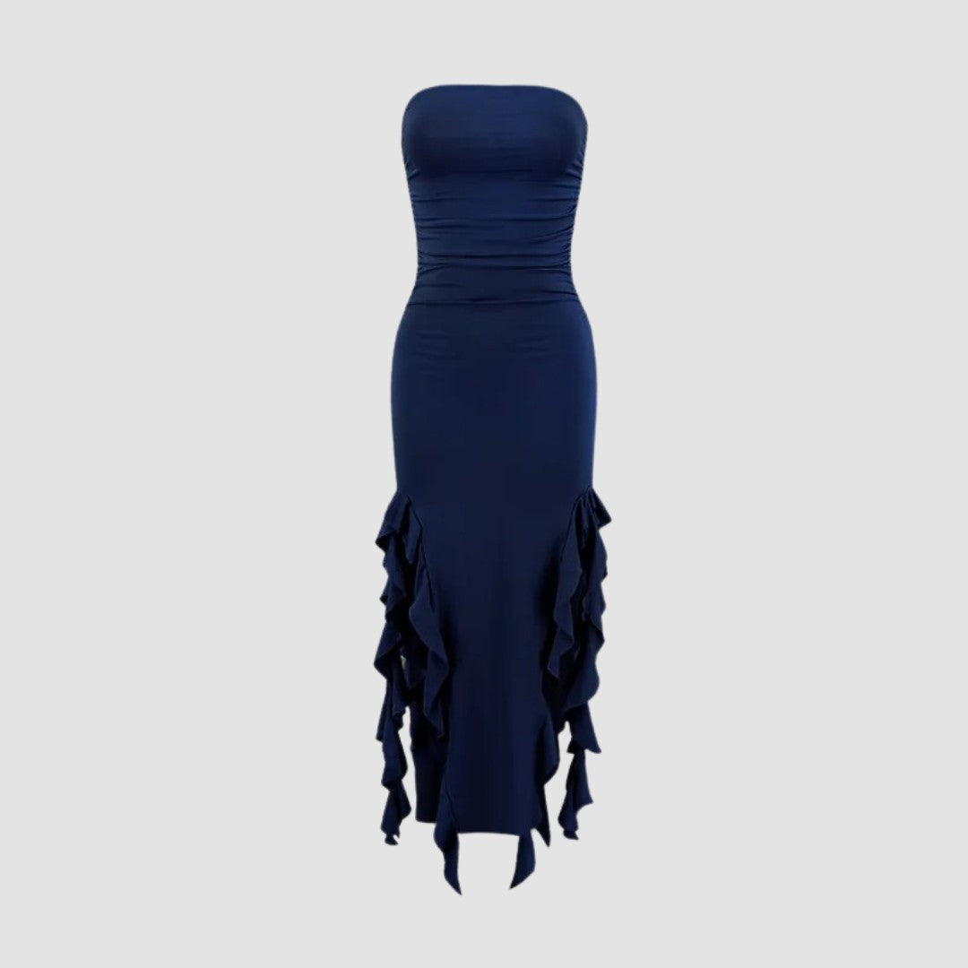 Axelbandslös bodycon midiklänning med volanger och asymmetrisk fåll