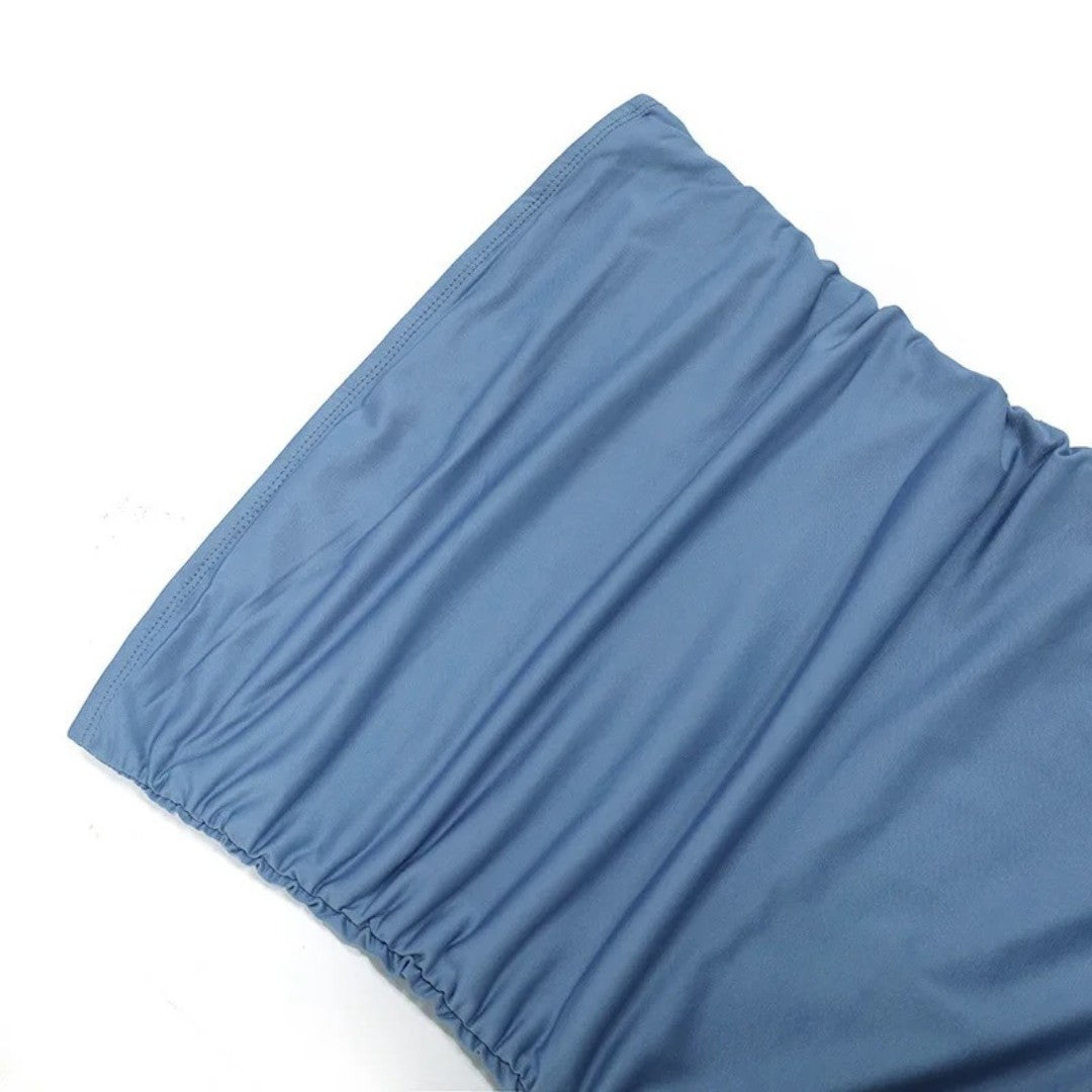 Axelbandslös bodycon midiklänning med volanger och asymmetrisk fåll