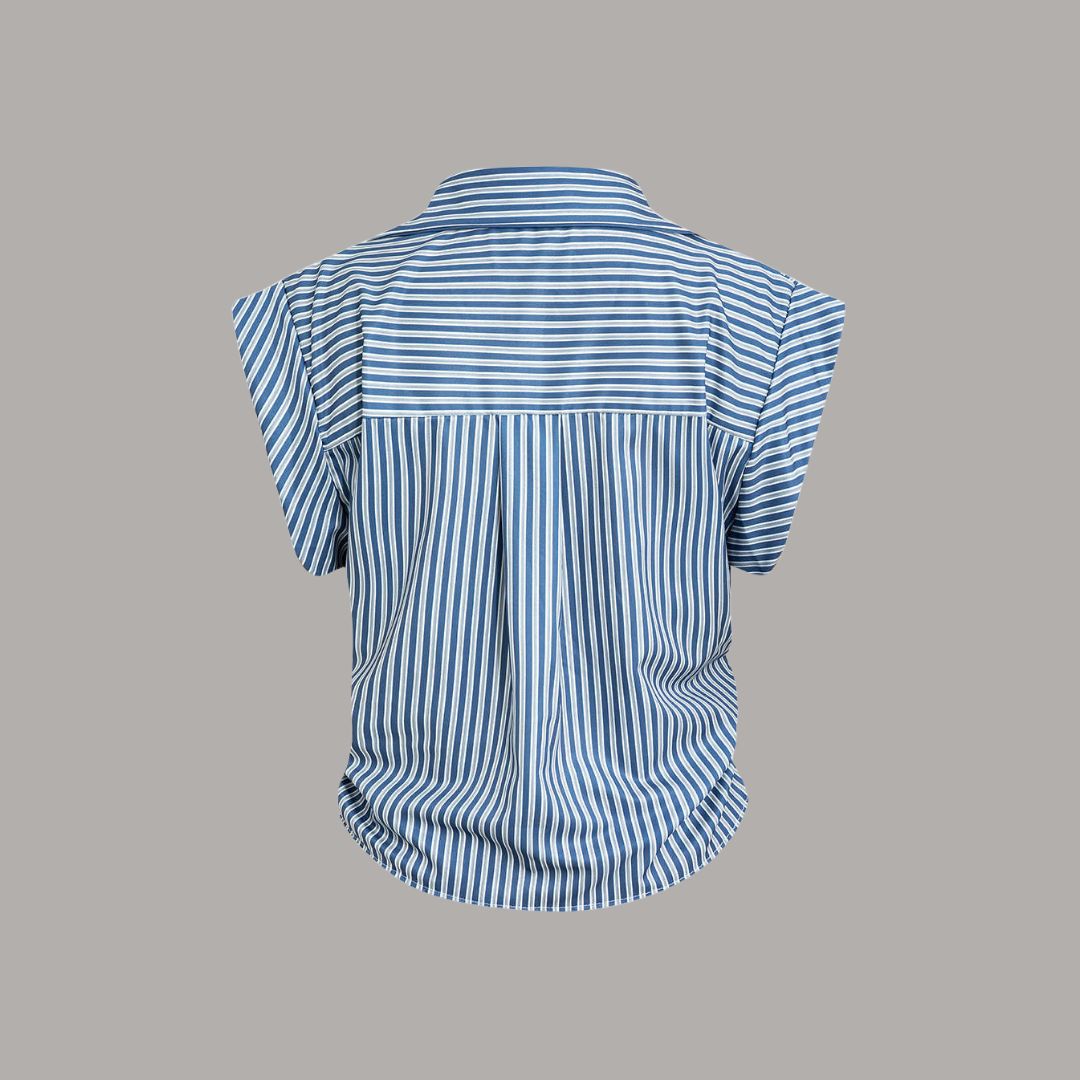 Blå- och vitrandig ärmlös skjorta med klassisk krage och figurnära passform