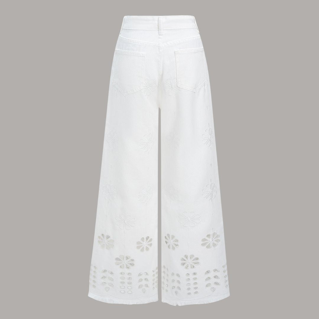 Vita vida jeans med blombroderi och utskurna detaljer