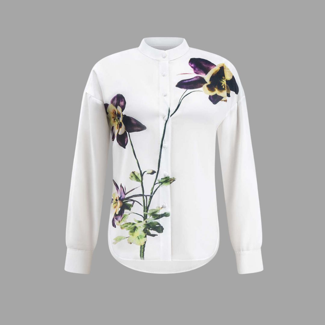 Vit sidenblus med blommönster och ståkrage