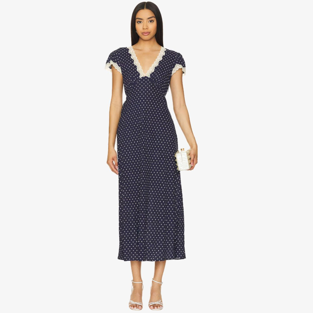 Prickig midiklänning med spetskant, V-ringning och kort puffärm