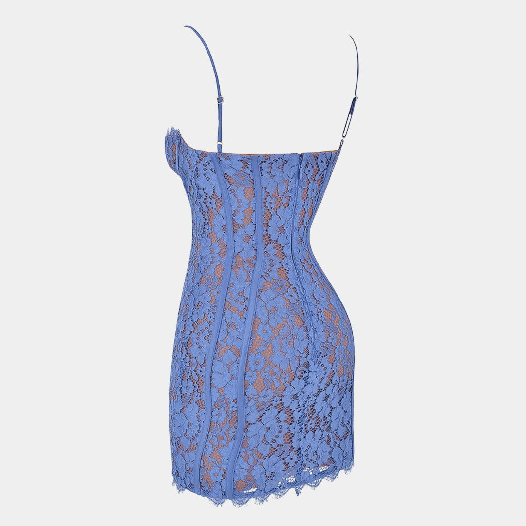 Ljuslila spetsklänning i minilängd med strukturerad korsettliv och justerbara axelband