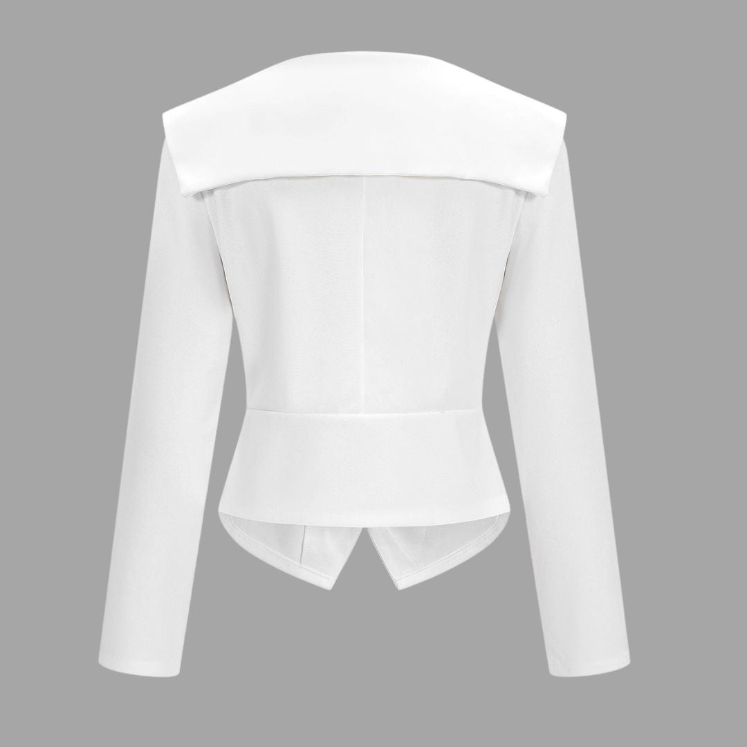 Vit figursydd kavaj i bomull med bred krage och dekorativa guldknappar