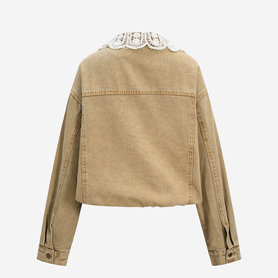 Ljusbrunjeansjacka med spetskrage, broderad detalj och dragsko i fållen för dam