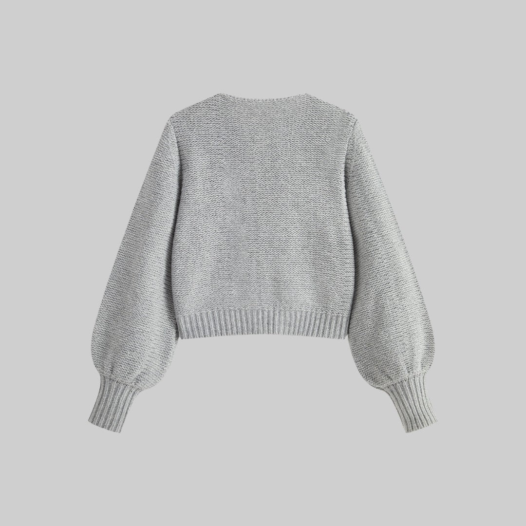 Stickad kofta med satinrosetter och ballongärmar