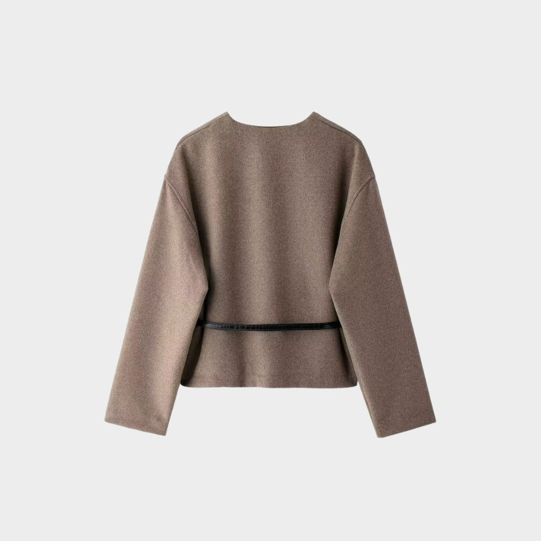 Mellanbrun omlottjacka med smalt bälte och V-ringning