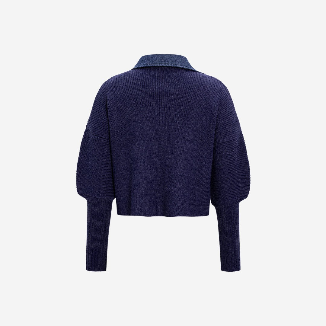 Marinblå stickad cardigan med denimkrage och fransade kanter