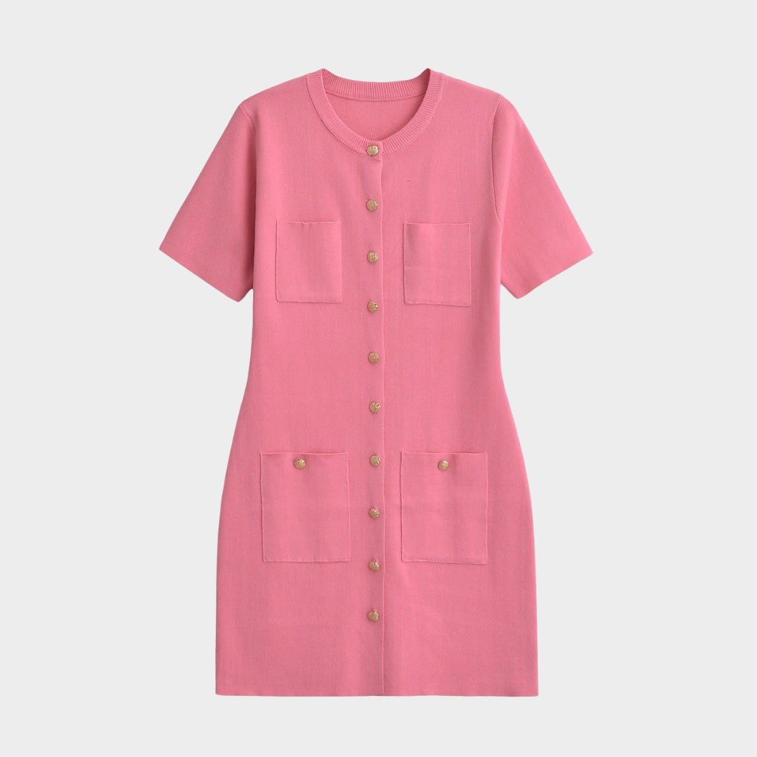 Stickad miniklänning med fickor och metallknappar