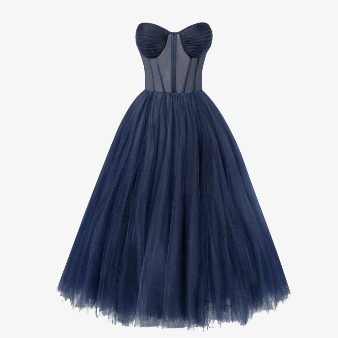 Axelbandslös tyll midiklänning med hjärtformad urringning och snörkorsett