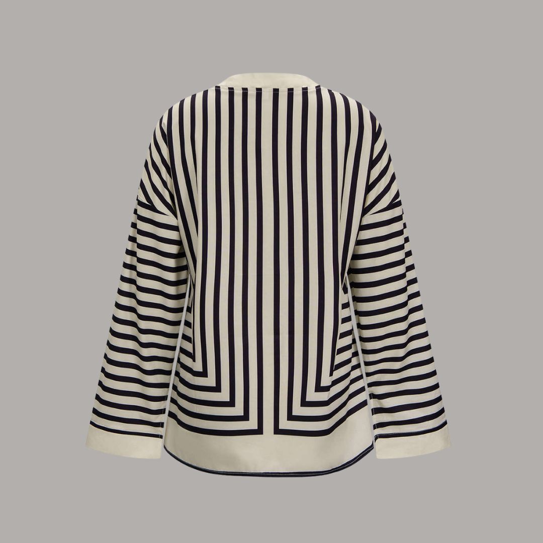 Vit randig satinblus med lös passform och elegant grafiskt mönster i kontrastfärger