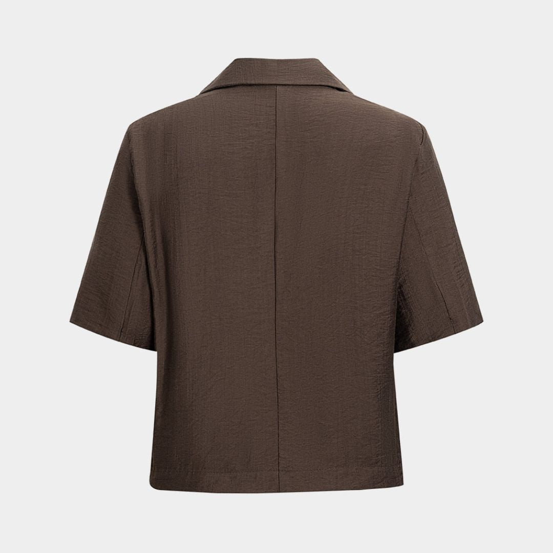 Kort brun skjortjacka med knappstängning och klassisk krage