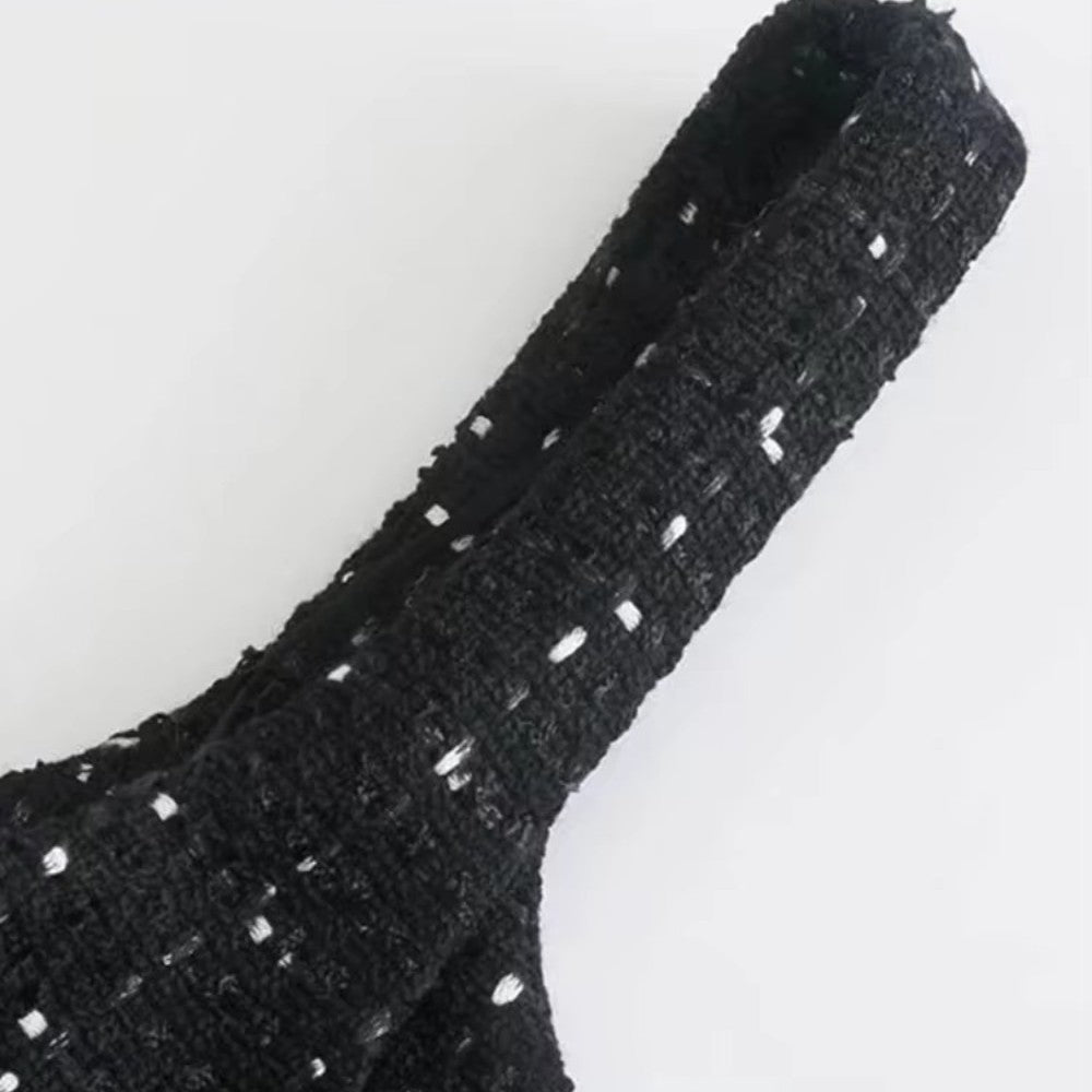 Svart ärmlös miniklänning med pärldetaljer