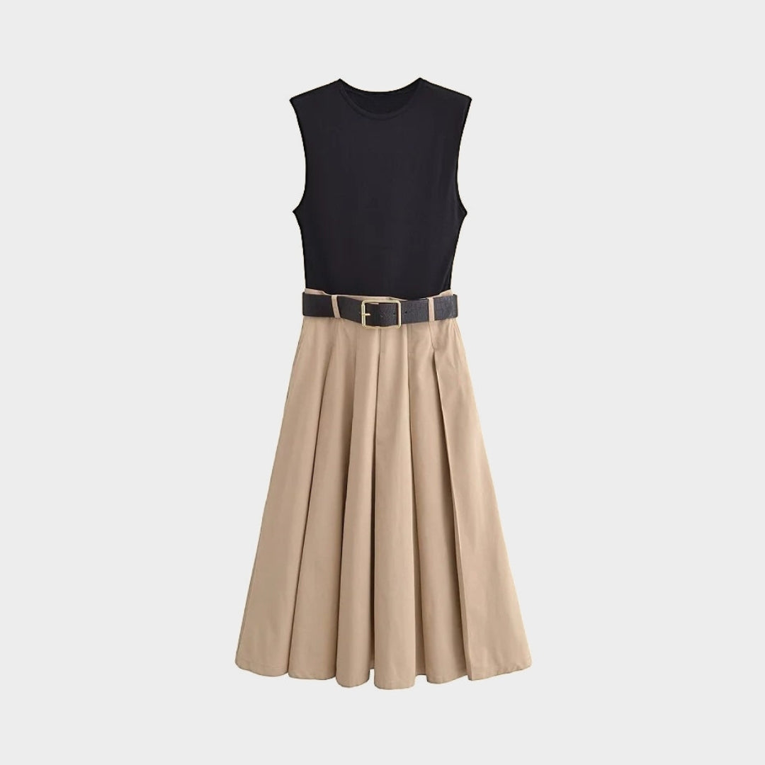 Ärmlös klänning med rynkad midja och veckad kjol i tvådelad look