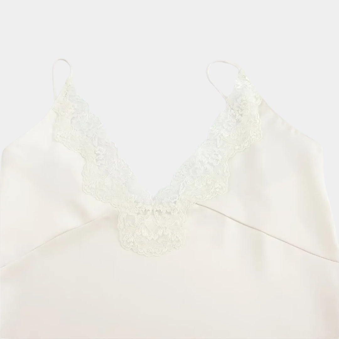 Spetskantat camisole-linne med V-ringning och justerbara axelband