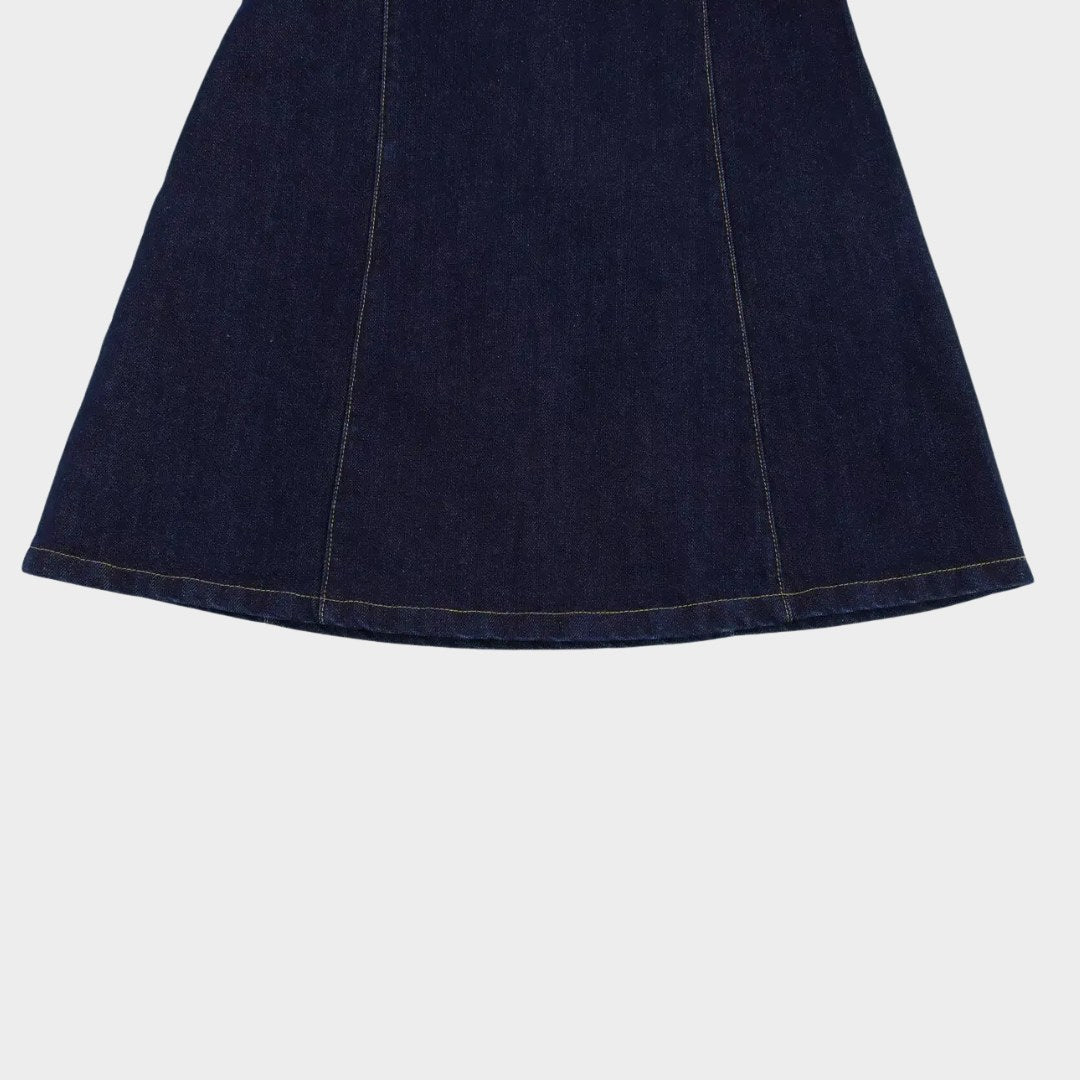 Elegant miniklänning med fyrkantig ringning i denimlook