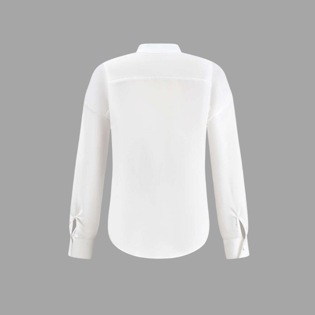 Vit sidenblus med blommönster och ståkrage