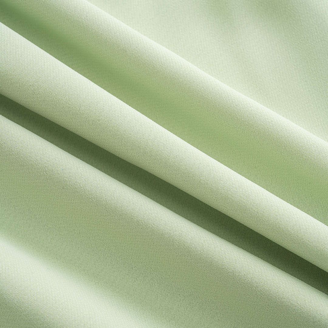 Ljusgrön chiffontunika med volangärmar och rynkad halsringning