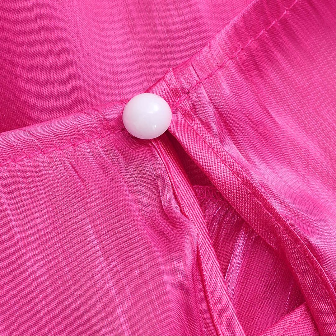 Fuchsiafärgad chiffontopp med volanger och lös silhuett