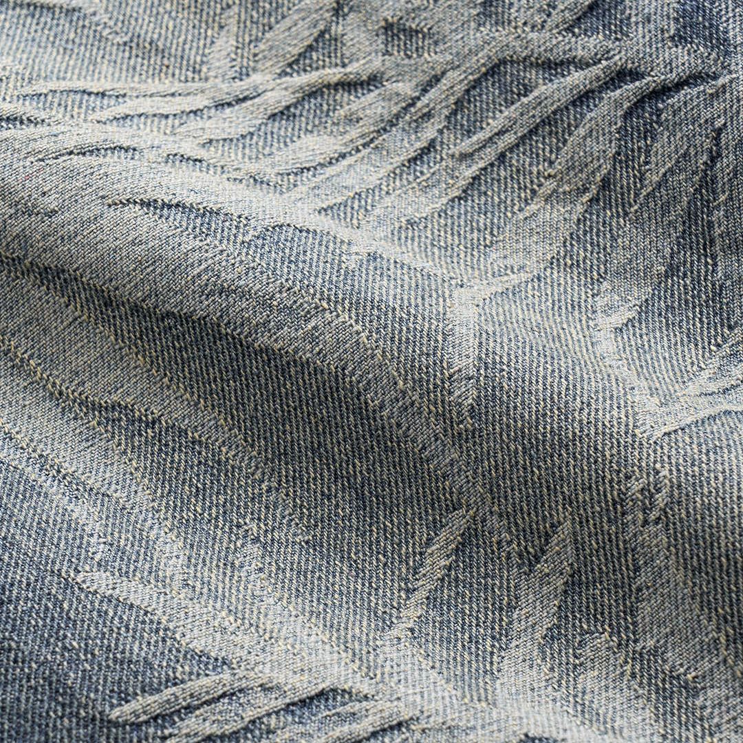 Tonade blå denimjeans med vävt bladmönster, hög midja och rak vida passform i bomullsblandning