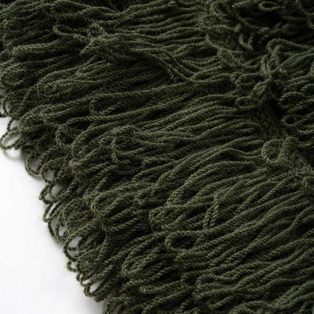 Olivgrön stickad pennkjol med fransad fåll och smal passform