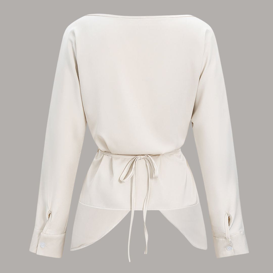 Elfenbensvit omlottblus i satin med midjeband och drapering